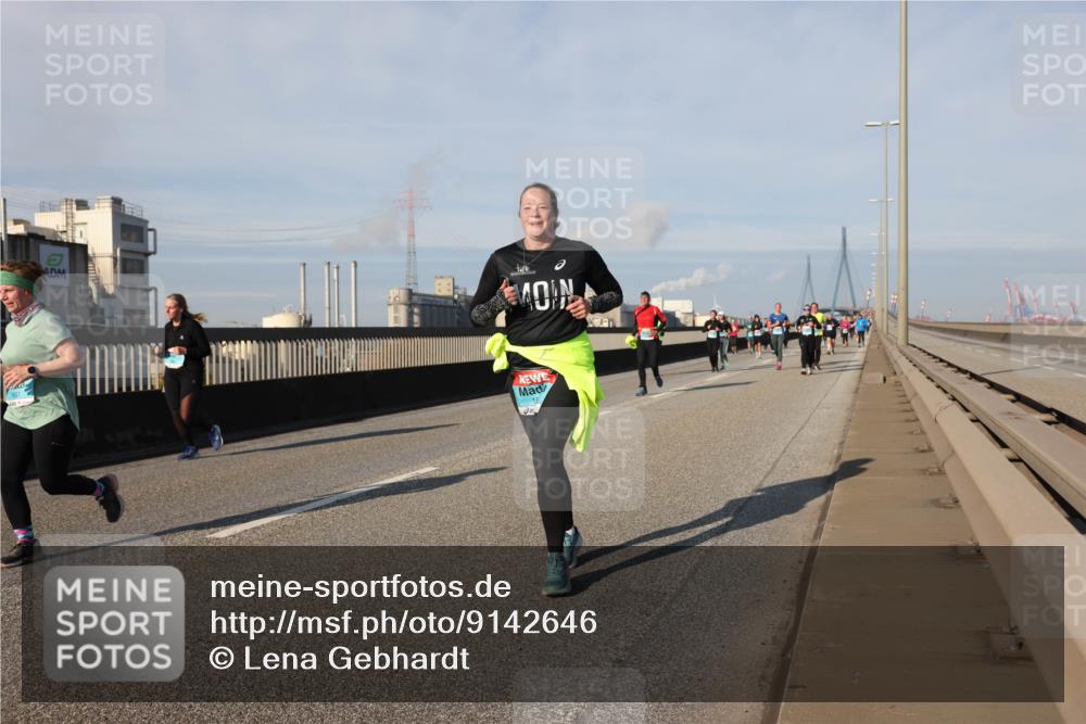 03.10.2025 - Köhlbrandbrückenlauf Lena Gebhardt http://msf.ph/oto/9142646 03.10.2025 10:00:30 Position 2 15 meine-sportfotos.de
