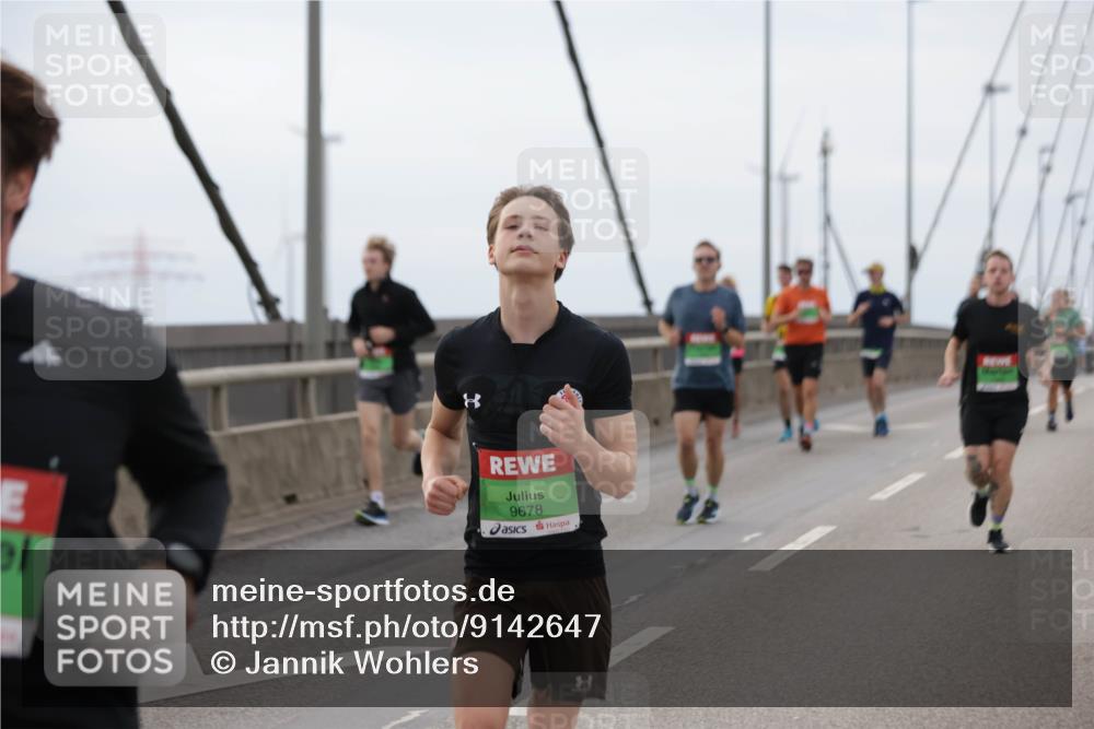 03.10.2025 - Köhlbrandbrückenlauf Jannik Wohlers http://msf.ph/oto/9142647 03.10.2025 15:43:50 Position 1 9678 meine-sportfotos.de