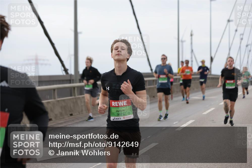 03.10.2025 - Köhlbrandbrückenlauf Jannik Wohlers http://msf.ph/oto/9142649 03.10.2025 15:43:50 Position 1 9678 meine-sportfotos.de