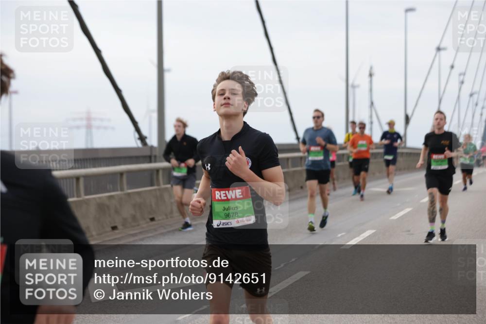 03.10.2025 - Köhlbrandbrückenlauf Jannik Wohlers http://msf.ph/oto/9142651 03.10.2025 15:43:50 Position 1 9678 meine-sportfotos.de