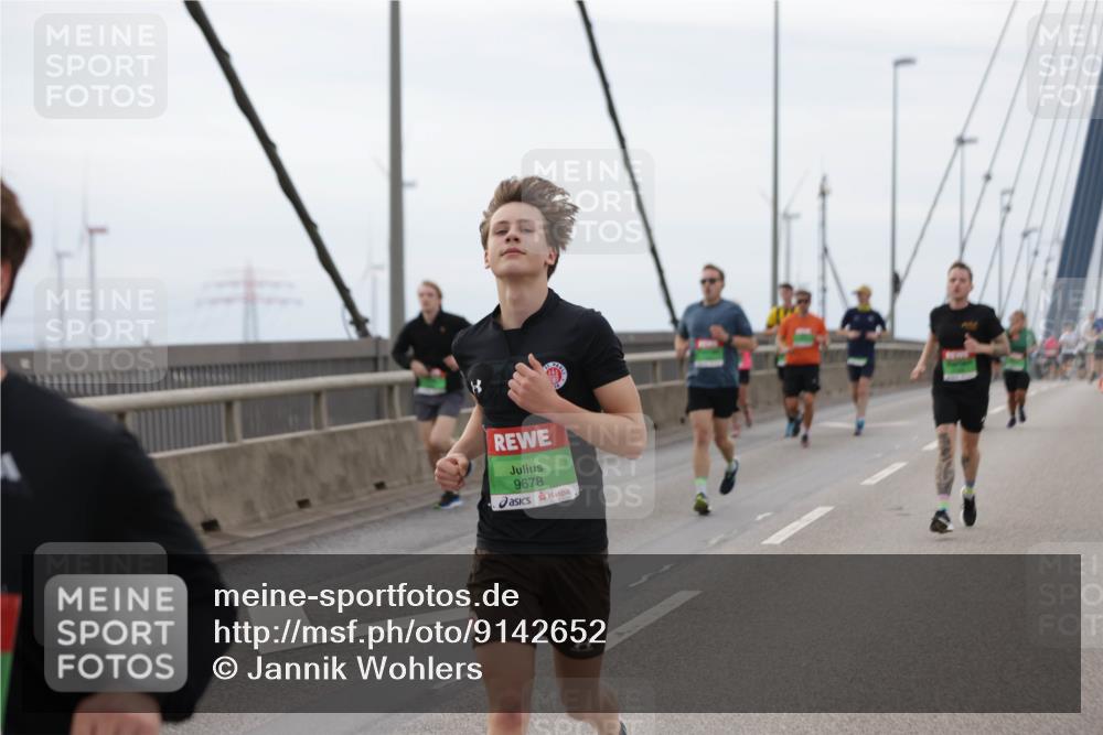 03.10.2025 - Köhlbrandbrückenlauf Jannik Wohlers http://msf.ph/oto/9142652 03.10.2025 15:43:50 Position 1 9678 meine-sportfotos.de