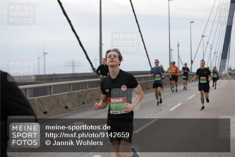 03.10.2025 - Köhlbrandbrückenlauf Jannik Wohlers http://msf.ph/oto/9142659 03.10.2025 15:43:50 Position 1 9678 meine-sportfotos.de