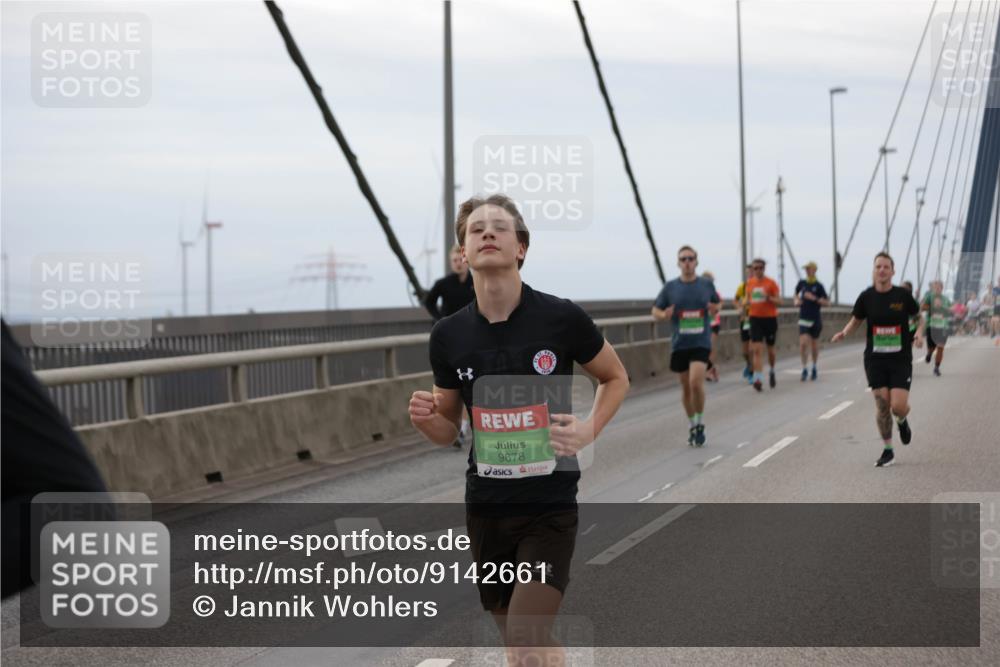 03.10.2025 - Köhlbrandbrückenlauf Jannik Wohlers http://msf.ph/oto/9142661 03.10.2025 15:43:50 Position 1 9678 meine-sportfotos.de