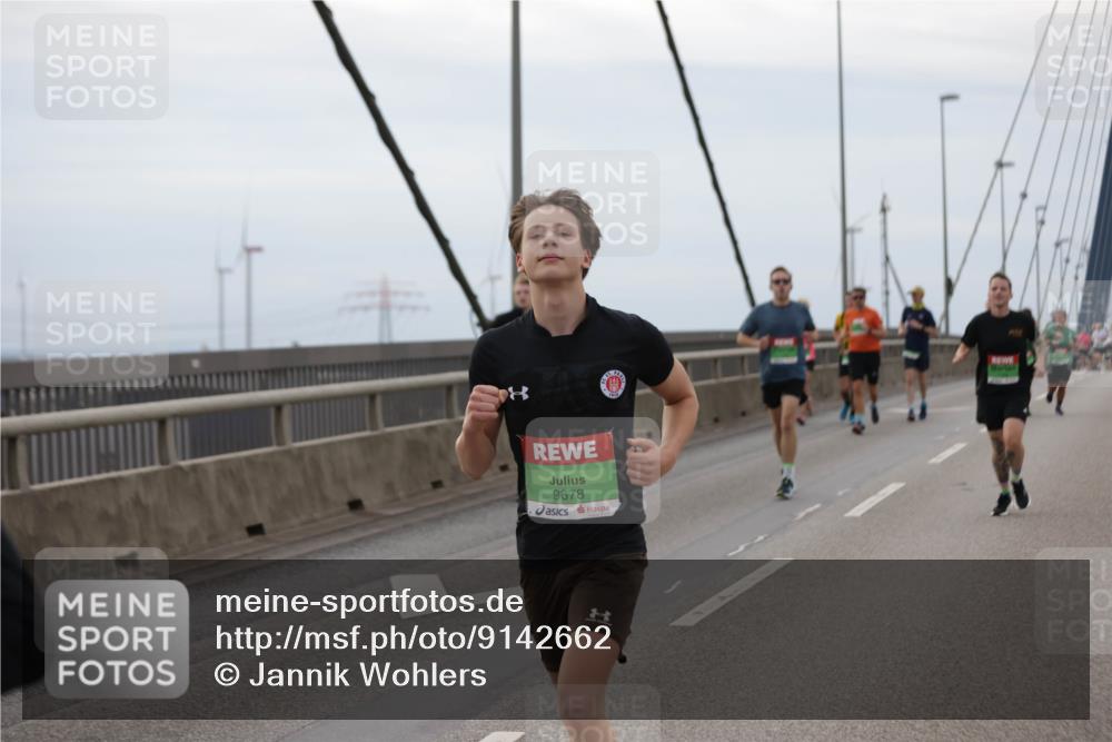 03.10.2025 - Köhlbrandbrückenlauf Jannik Wohlers http://msf.ph/oto/9142662 03.10.2025 15:43:50 Position 1 9678 meine-sportfotos.de