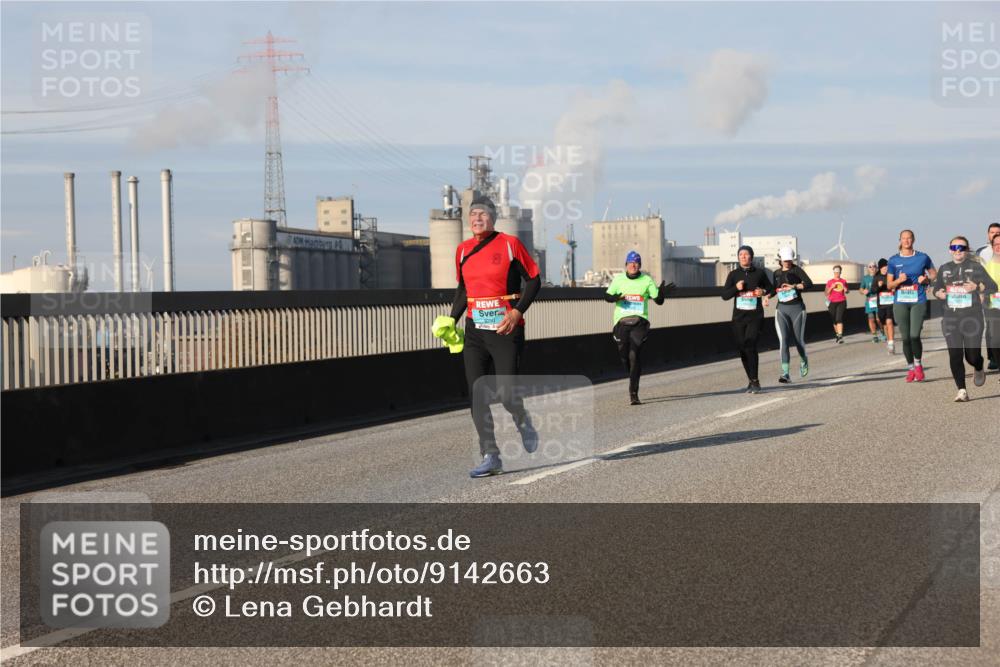 03.10.2025 - Köhlbrandbrückenlauf Lena Gebhardt http://msf.ph/oto/9142663 03.10.2025 10:00:32 Position 2  meine-sportfotos.de