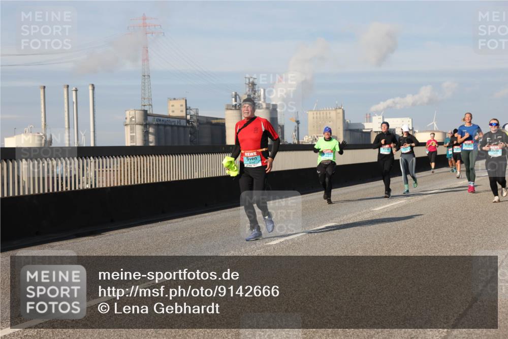 03.10.2025 - Köhlbrandbrückenlauf Lena Gebhardt http://msf.ph/oto/9142666 03.10.2025 10:00:32 Position 2 3030 meine-sportfotos.de