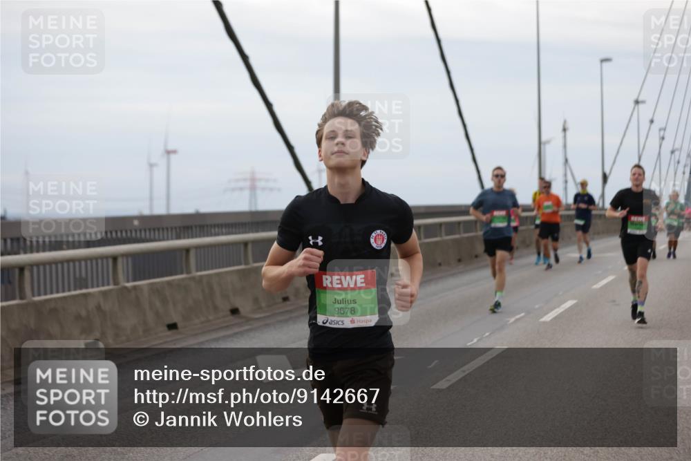 03.10.2025 - Köhlbrandbrückenlauf Jannik Wohlers http://msf.ph/oto/9142667 03.10.2025 15:43:50 Position 1 9678 meine-sportfotos.de