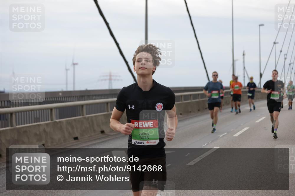 03.10.2025 - Köhlbrandbrückenlauf Jannik Wohlers http://msf.ph/oto/9142668 03.10.2025 15:43:51 Position 1 9678 meine-sportfotos.de