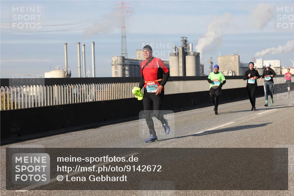 03.10.2025 - Köhlbrandbrückenlauf Lena Gebhardt http://msf.ph/oto/9142672 03.10.2025 10:00:33 Position 2 3030 meine-sportfotos.de