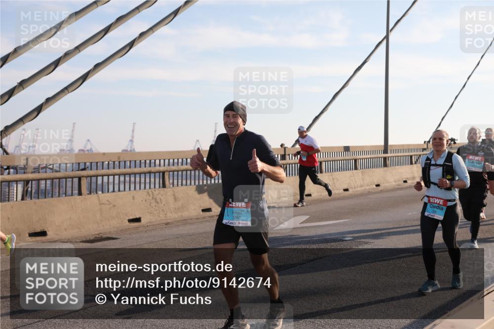03.10.2025 - Köhlbrandbrückenlauf Yannick Fuchs http://msf.ph/oto/9142674 03.10.2025 08:29:35 Position 2 3750, 1921 meine-sportfotos.de
