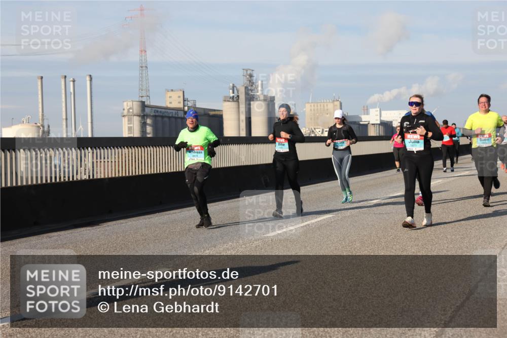 03.10.2025 - Köhlbrandbrückenlauf Lena Gebhardt http://msf.ph/oto/9142701 03.10.2025 10:00:34 Position 2 1971, 2674 meine-sportfotos.de