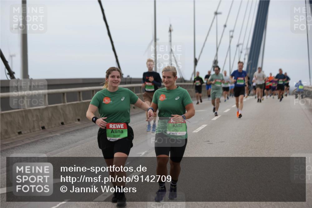 03.10.2025 - Köhlbrandbrückenlauf Jannik Wohlers http://msf.ph/oto/9142709 03.10.2025 15:43:58 Position 1 9456, 9457 meine-sportfotos.de