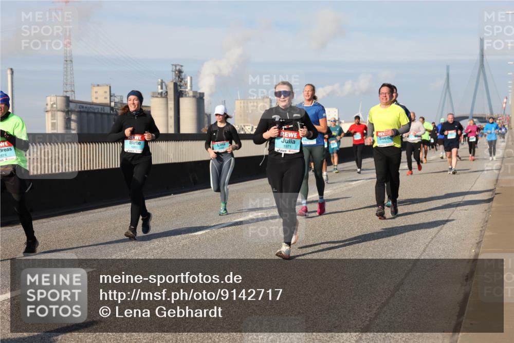 03.10.2025 - Köhlbrandbrückenlauf Lena Gebhardt http://msf.ph/oto/9142717 03.10.2025 10:00:35 Position 2 2674, 1051, 1971, 1225 meine-sportfotos.de