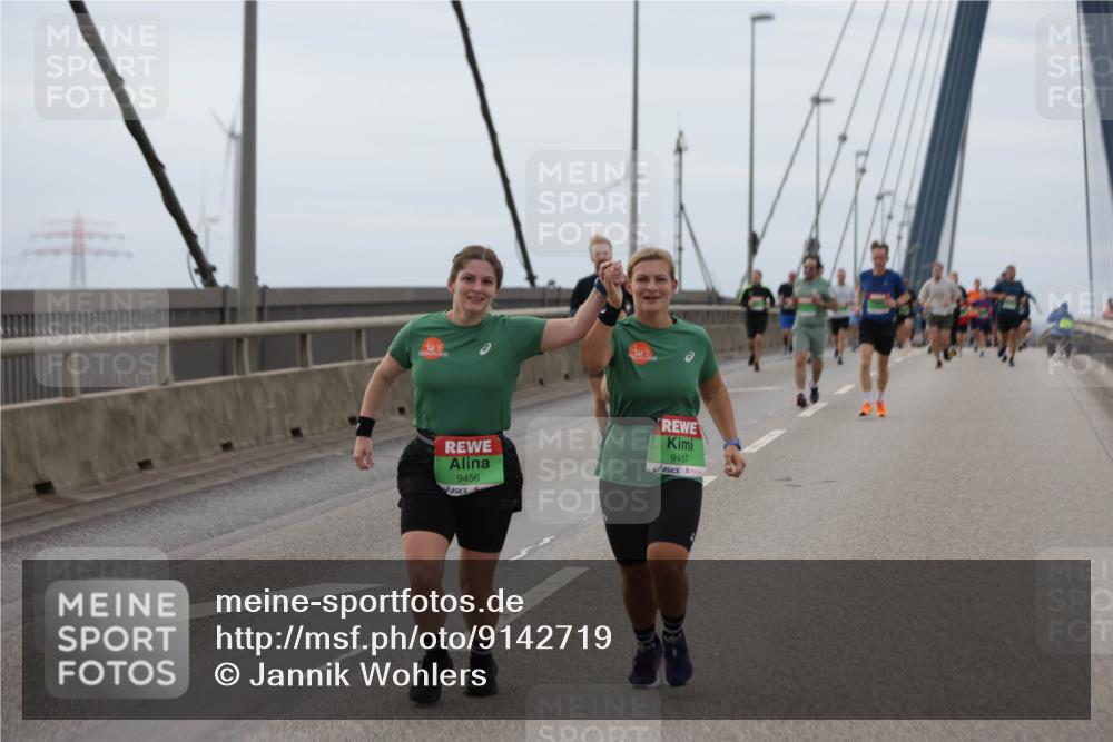 03.10.2025 - Köhlbrandbrückenlauf Jannik Wohlers http://msf.ph/oto/9142719 03.10.2025 15:43:58 Position 1 9456, 9457 meine-sportfotos.de