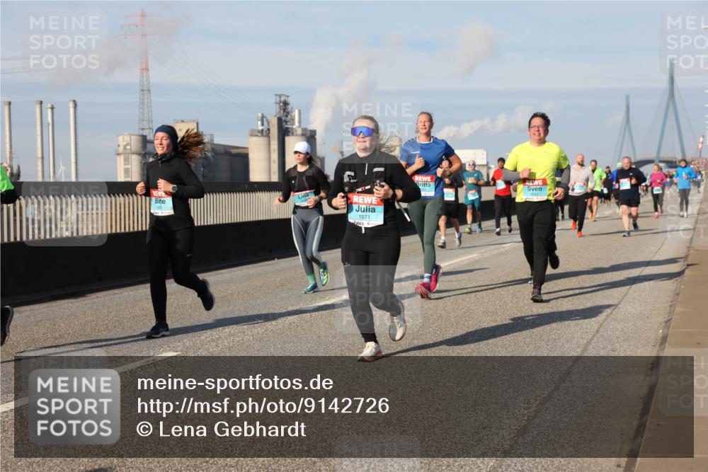 03.10.2025 - Köhlbrandbrückenlauf Lena Gebhardt http://msf.ph/oto/9142726 03.10.2025 10:00:36 Position 2 1051, 1971 meine-sportfotos.de