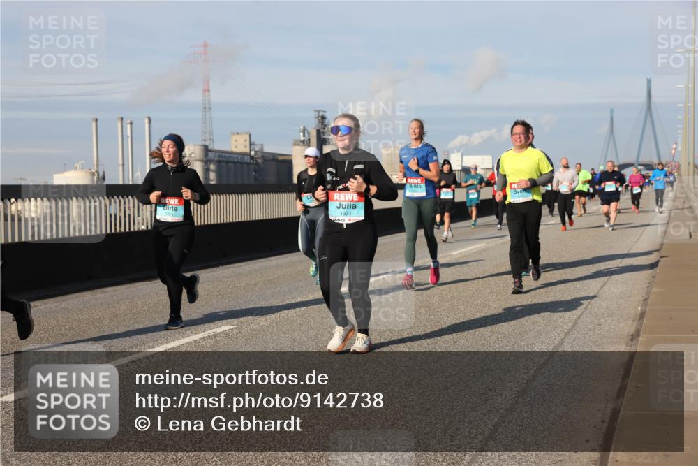 03.10.2025 - Köhlbrandbrückenlauf Lena Gebhardt http://msf.ph/oto/9142738 03.10.2025 10:00:36 Position 2 1051, 1971 meine-sportfotos.de