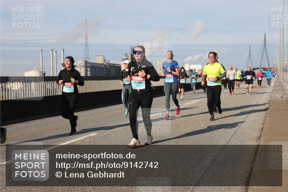 03.10.2025 - Köhlbrandbrückenlauf Lena Gebhardt http://msf.ph/oto/9142742 03.10.2025 10:00:36 Position 2 1051, 1971, 2055 meine-sportfotos.de