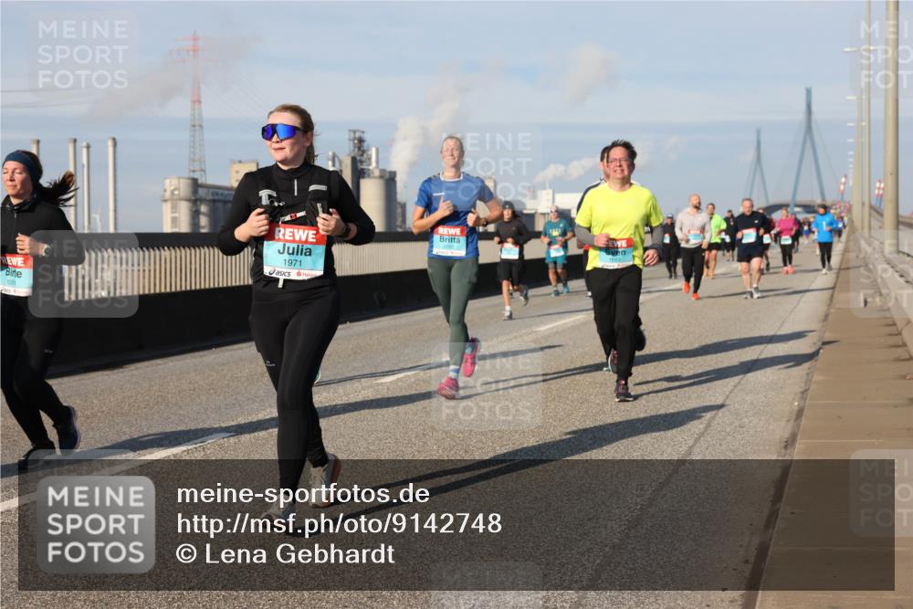 03.10.2025 - Köhlbrandbrückenlauf Lena Gebhardt http://msf.ph/oto/9142748 03.10.2025 10:00:37 Position 2 1051, 1971 meine-sportfotos.de