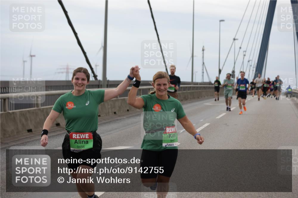 03.10.2025 - Köhlbrandbrückenlauf Jannik Wohlers http://msf.ph/oto/9142755 03.10.2025 15:43:59 Position 1 9456, 9457 meine-sportfotos.de