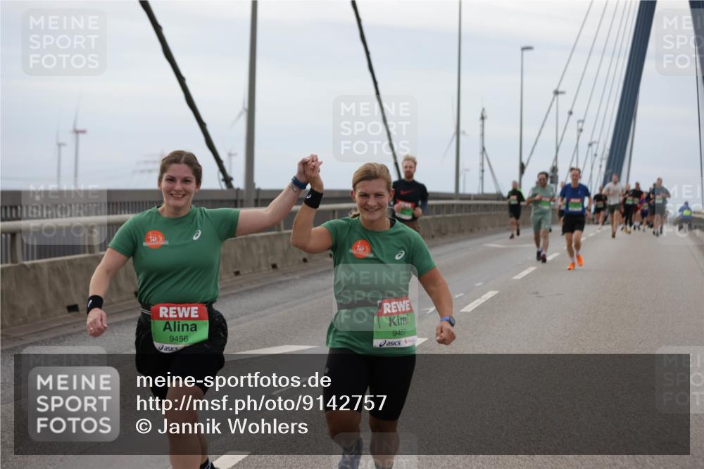 03.10.2025 - Köhlbrandbrückenlauf Jannik Wohlers http://msf.ph/oto/9142757 03.10.2025 15:43:59 Position 1 9456, 9457 meine-sportfotos.de