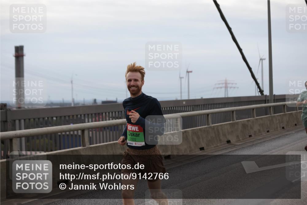 03.10.2025 - Köhlbrandbrückenlauf Jannik Wohlers http://msf.ph/oto/9142766 03.10.2025 15:44:03 Position 1 7222 meine-sportfotos.de