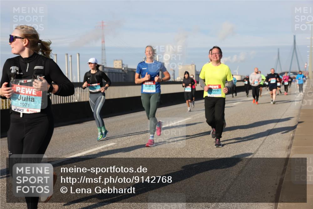 03.10.2025 - Köhlbrandbrückenlauf Lena Gebhardt http://msf.ph/oto/9142768 03.10.2025 10:00:38 Position 2 1971, 663 meine-sportfotos.de