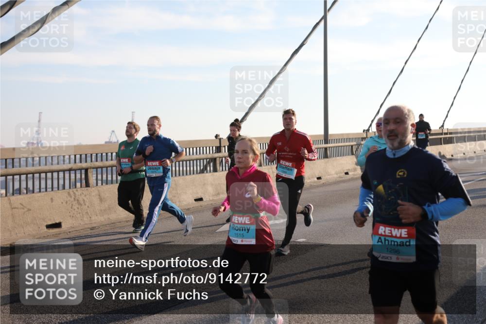 03.10.2025 - Köhlbrandbrückenlauf Yannick Fuchs http://msf.ph/oto/9142772 03.10.2025 08:29:41 Position 2 1675, 1515, 1296 meine-sportfotos.de
