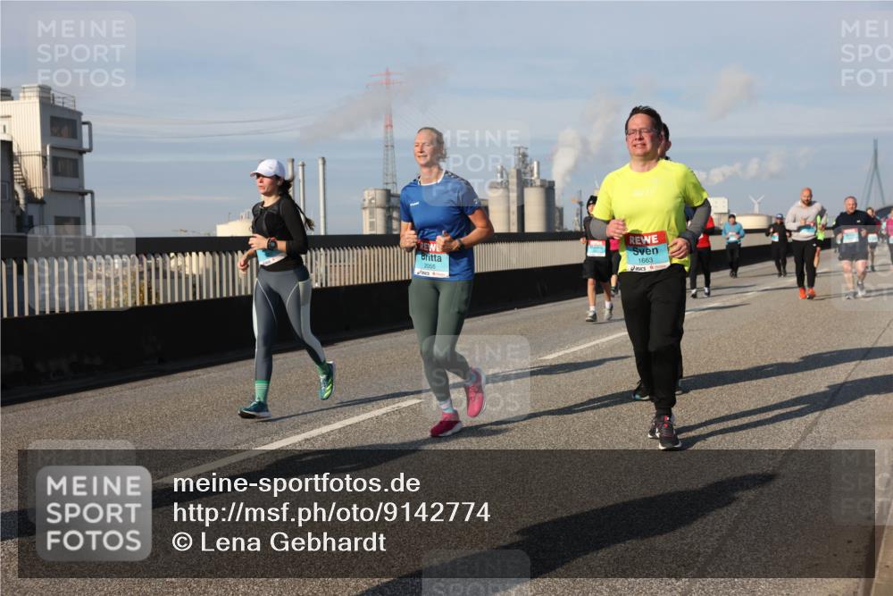 03.10.2025 - Köhlbrandbrückenlauf Lena Gebhardt http://msf.ph/oto/9142774 03.10.2025 10:00:38 Position 2 2055, 1663 meine-sportfotos.de