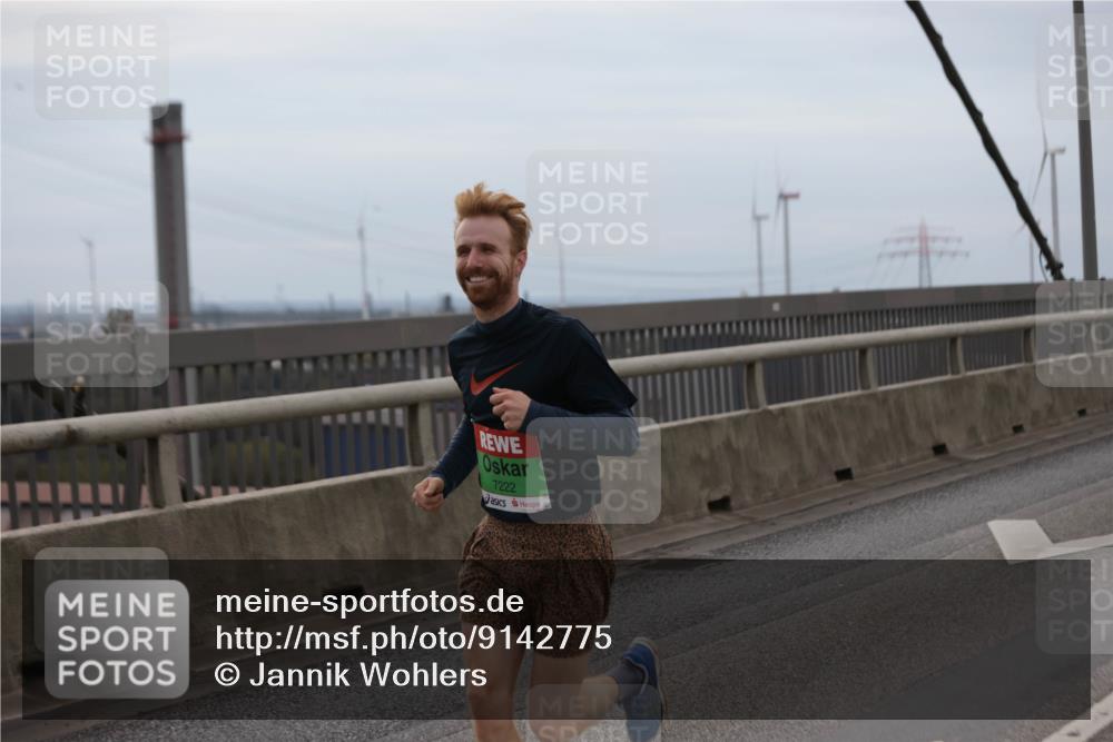 03.10.2025 - Köhlbrandbrückenlauf Jannik Wohlers http://msf.ph/oto/9142775 03.10.2025 15:44:03 Position 1 7222 meine-sportfotos.de
