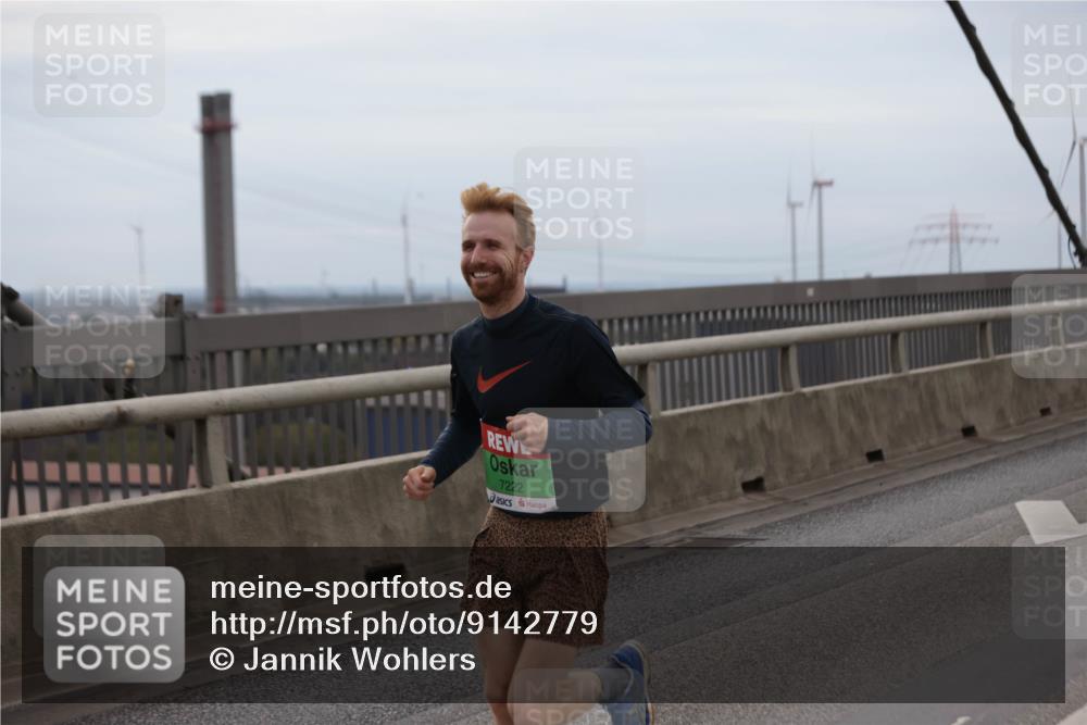 03.10.2025 - Köhlbrandbrückenlauf Jannik Wohlers http://msf.ph/oto/9142779 03.10.2025 15:44:03 Position 1 7222 meine-sportfotos.de
