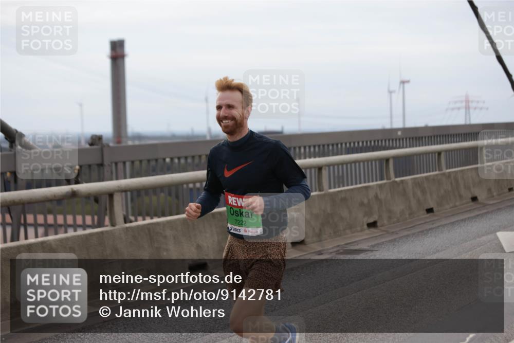 03.10.2025 - Köhlbrandbrückenlauf Jannik Wohlers http://msf.ph/oto/9142781 03.10.2025 15:44:03 Position 1 7222 meine-sportfotos.de