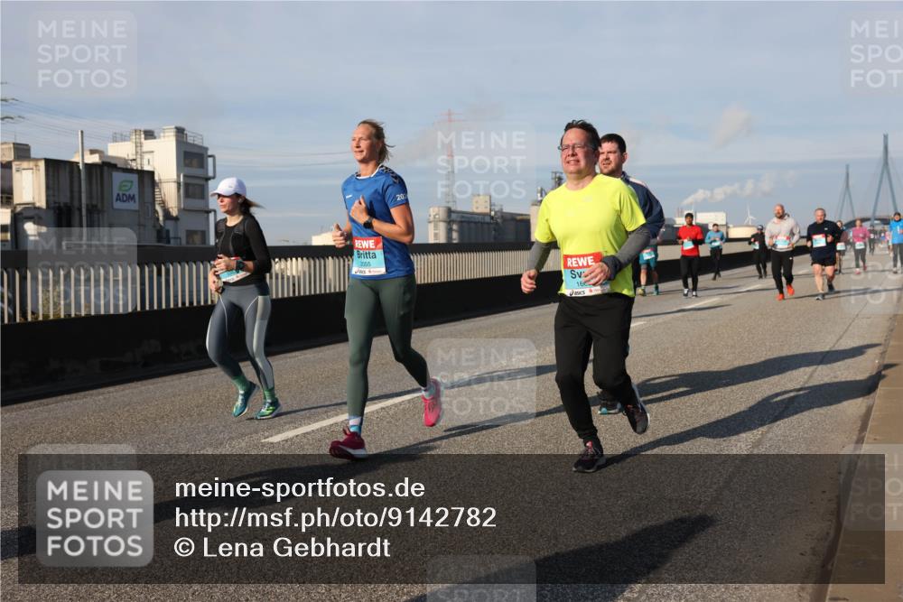 03.10.2025 - Köhlbrandbrückenlauf Lena Gebhardt http://msf.ph/oto/9142782 03.10.2025 10:00:39 Position 2 2055, 202, 16 meine-sportfotos.de