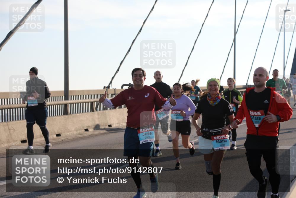 03.10.2025 - Köhlbrandbrückenlauf Yannick Fuchs http://msf.ph/oto/9142807 03.10.2025 08:29:44 Position 2 2964, 1521, 1093, 1962 meine-sportfotos.de