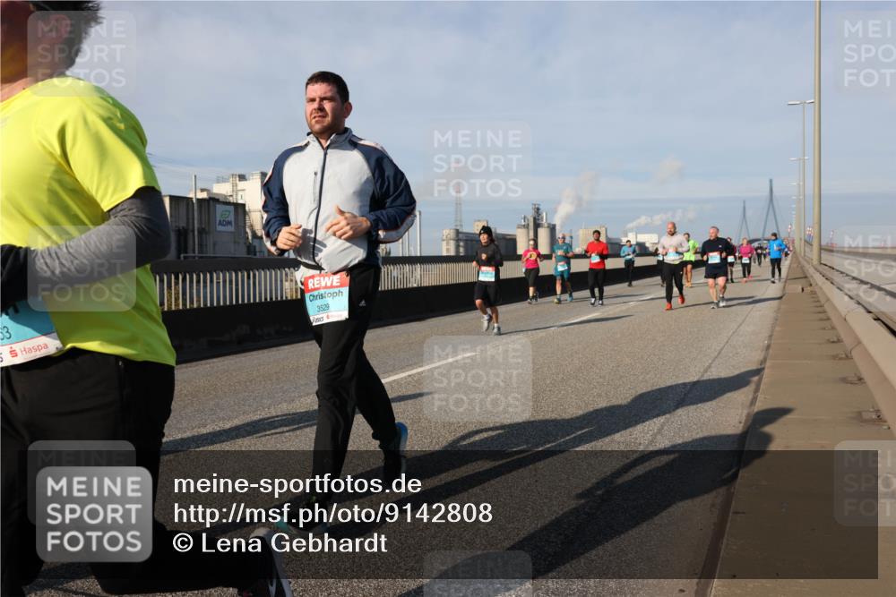 03.10.2025 - Köhlbrandbrückenlauf Lena Gebhardt http://msf.ph/oto/9142808 03.10.2025 10:00:40 Position 2 53, 3529 meine-sportfotos.de