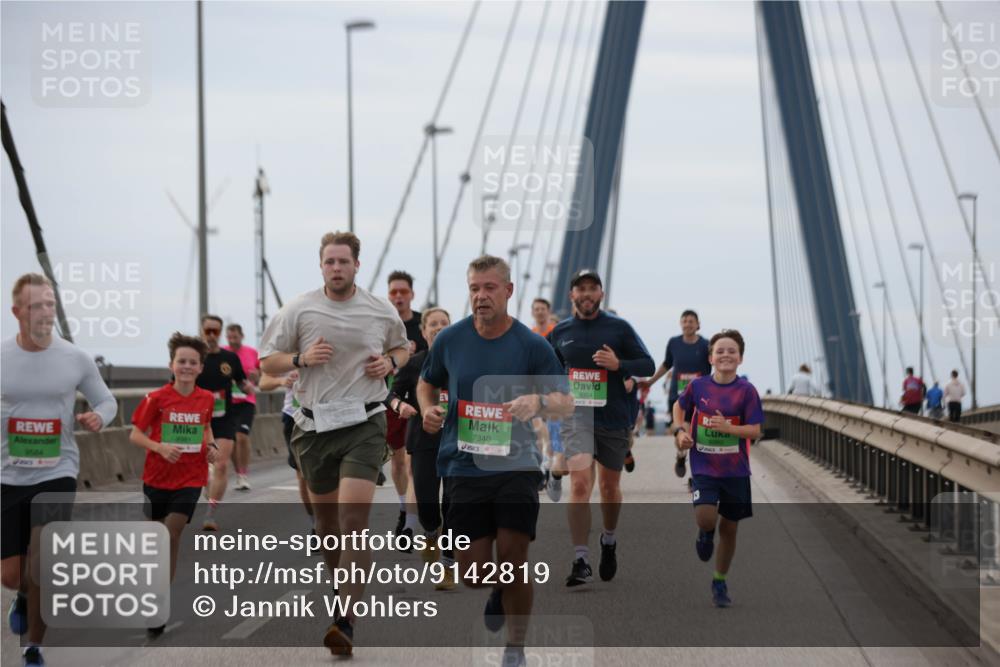 03.10.2025 - Köhlbrandbrückenlauf Jannik Wohlers http://msf.ph/oto/9142819 03.10.2025 15:44:08 Position 1 9584, 7340, 9354 meine-sportfotos.de