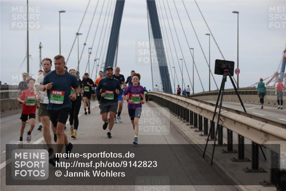 03.10.2025 - Köhlbrandbrückenlauf Jannik Wohlers http://msf.ph/oto/9142823 03.10.2025 15:44:09 Position 1 7340 meine-sportfotos.de