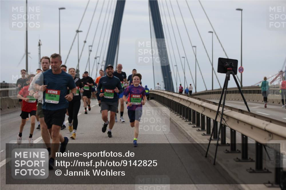 03.10.2025 - Köhlbrandbrückenlauf Jannik Wohlers http://msf.ph/oto/9142825 03.10.2025 15:44:09 Position 1 7340 meine-sportfotos.de
