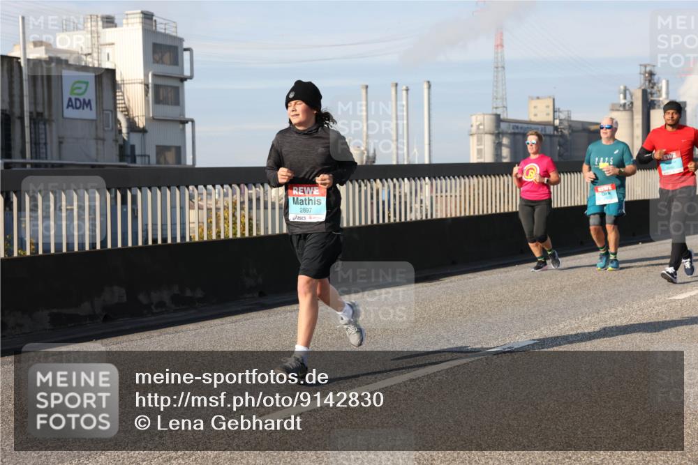 03.10.2025 - Köhlbrandbrückenlauf Lena Gebhardt http://msf.ph/oto/9142830 03.10.2025 10:00:41 Position 2 2025, 2897 meine-sportfotos.de