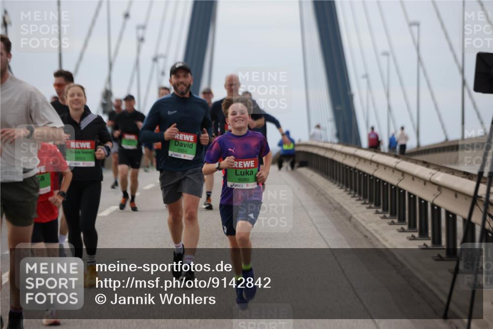 03.10.2025 - Köhlbrandbrückenlauf Jannik Wohlers http://msf.ph/oto/9142842 03.10.2025 15:44:09 Position 1 9354, 8980 meine-sportfotos.de