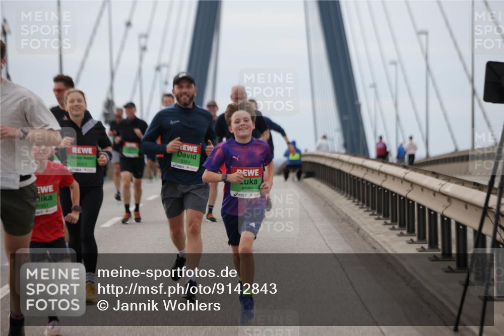 03.10.2025 - Köhlbrandbrückenlauf Jannik Wohlers http://msf.ph/oto/9142843 03.10.2025 15:44:10 Position 1 8981, 9354, 8980 meine-sportfotos.de