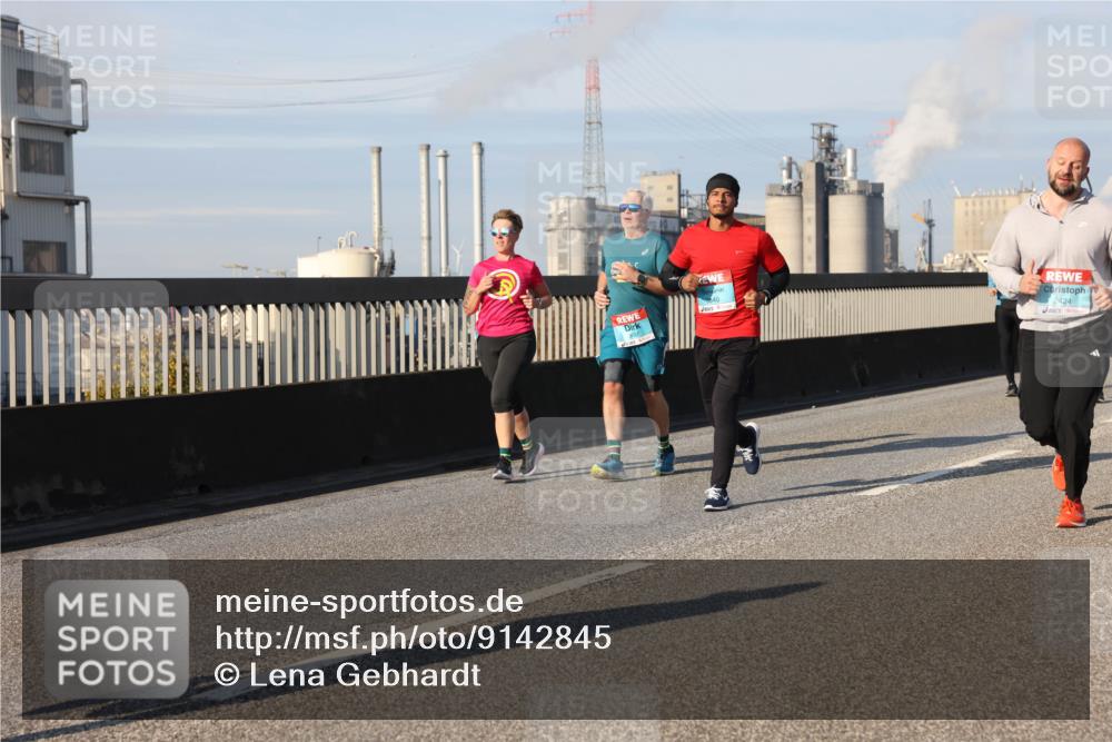 03.10.2025 - Köhlbrandbrückenlauf Lena Gebhardt http://msf.ph/oto/9142845 03.10.2025 10:00:42 Position 2 3697, 2424 meine-sportfotos.de