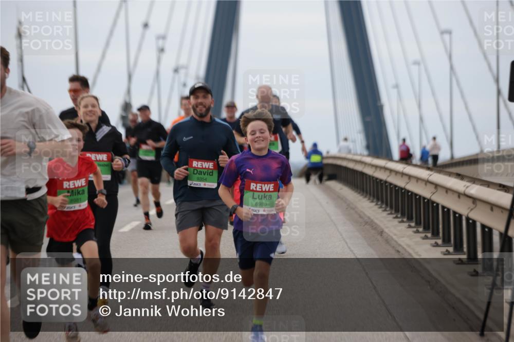 03.10.2025 - Köhlbrandbrückenlauf Jannik Wohlers http://msf.ph/oto/9142847 03.10.2025 15:44:10 Position 1 8981, 9354, 8980 meine-sportfotos.de