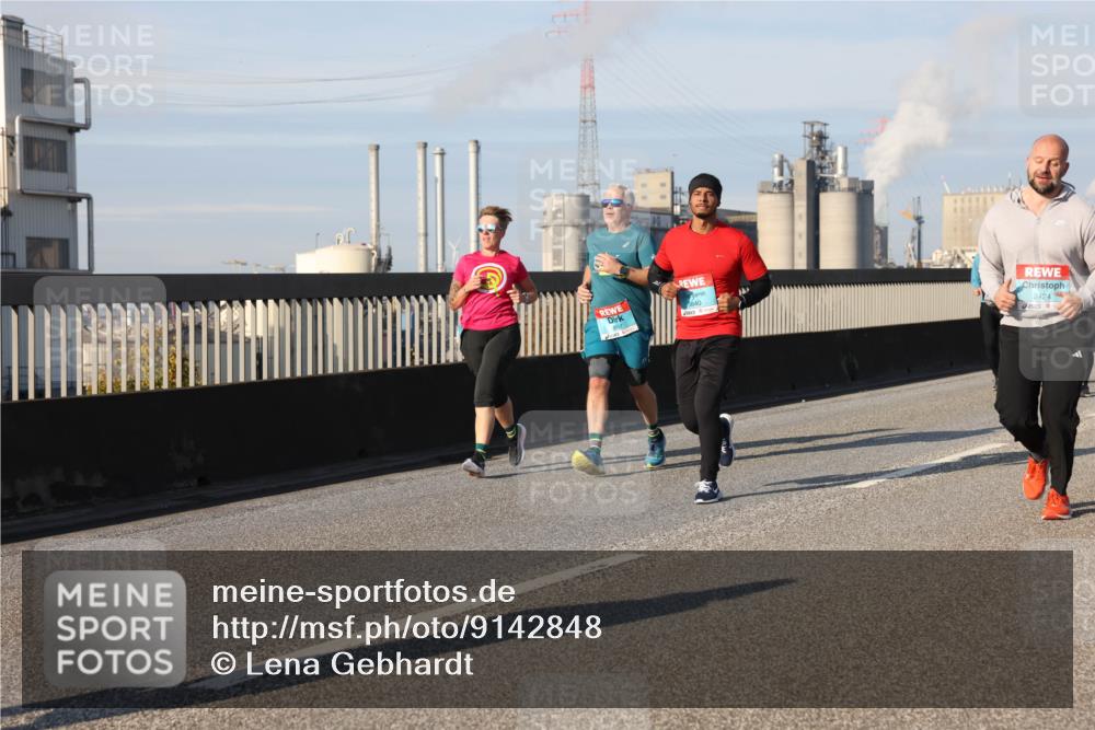03.10.2025 - Köhlbrandbrückenlauf Lena Gebhardt http://msf.ph/oto/9142848 03.10.2025 10:00:42 Position 2 3840, 2424 meine-sportfotos.de
