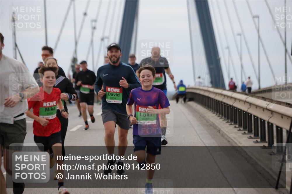 03.10.2025 - Köhlbrandbrückenlauf Jannik Wohlers http://msf.ph/oto/9142850 03.10.2025 15:44:10 Position 1 8981, 9354, 8980 meine-sportfotos.de