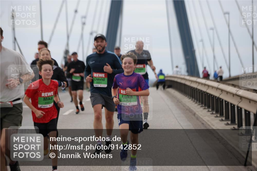 03.10.2025 - Köhlbrandbrückenlauf Jannik Wohlers http://msf.ph/oto/9142852 03.10.2025 15:44:10 Position 1 8981, 9354, 8980 meine-sportfotos.de