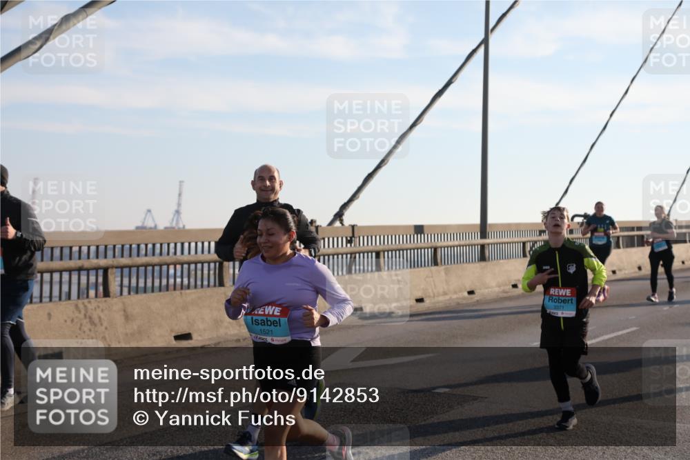 03.10.2025 - Köhlbrandbrückenlauf Yannick Fuchs http://msf.ph/oto/9142853 03.10.2025 08:29:46 Position 2 1521, 3371 meine-sportfotos.de