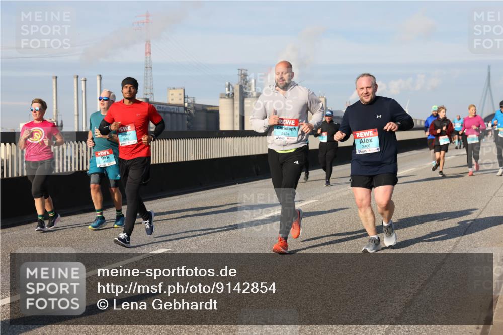 03.10.2025 - Köhlbrandbrückenlauf Lena Gebhardt http://msf.ph/oto/9142854 03.10.2025 10:00:43 Position 2 3617, 3840, 2424, 2460 meine-sportfotos.de