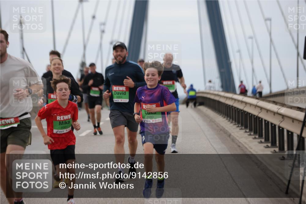 03.10.2025 - Köhlbrandbrückenlauf Jannik Wohlers http://msf.ph/oto/9142856 03.10.2025 15:44:10 Position 1 8981, 9354, 8980 meine-sportfotos.de