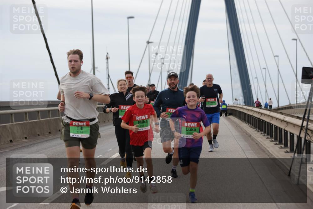 03.10.2025 - Köhlbrandbrückenlauf Jannik Wohlers http://msf.ph/oto/9142858 03.10.2025 15:44:10 Position 1 7174, 8981, 8980 meine-sportfotos.de