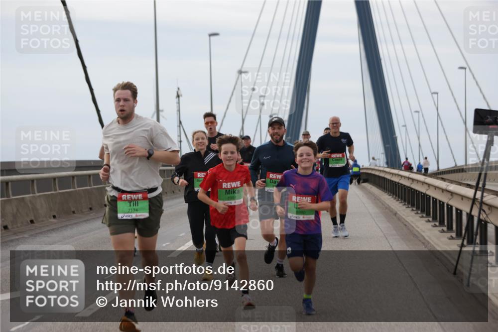 03.10.2025 - Köhlbrandbrückenlauf Jannik Wohlers http://msf.ph/oto/9142860 03.10.2025 15:44:10 Position 1 7174, 8981, 8980 meine-sportfotos.de